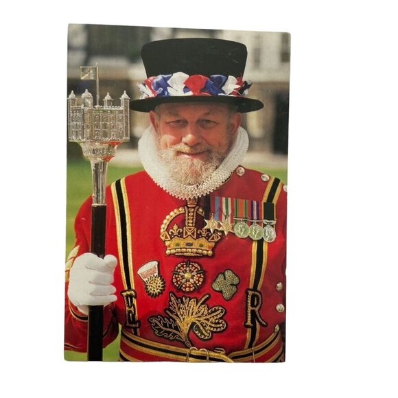 Vintage Postcard Beefeaters at the Tower of London u - Picture 1 of 2